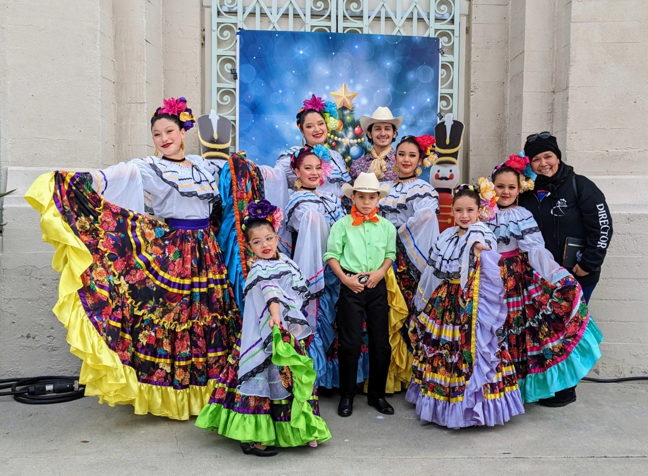 El baile folclórico, una tradición generacional en varios países.