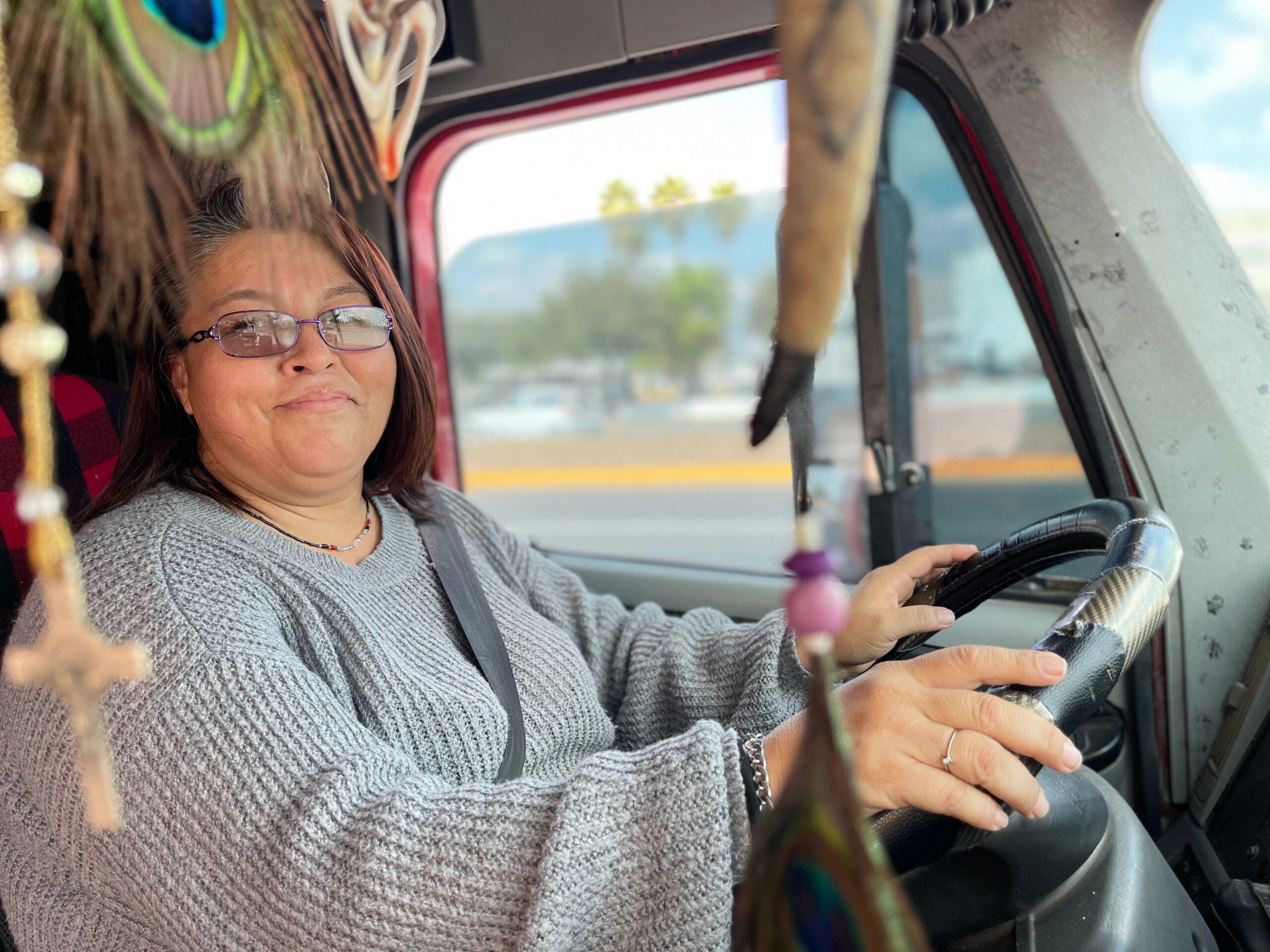 - Liszt Hyde González y Clara Fragoso representan a un selecto grupo: el de las mujeres camioneras, el 2% de una fuerza laboral de más de 500.000, pero con un 9% de puestos vacantes.