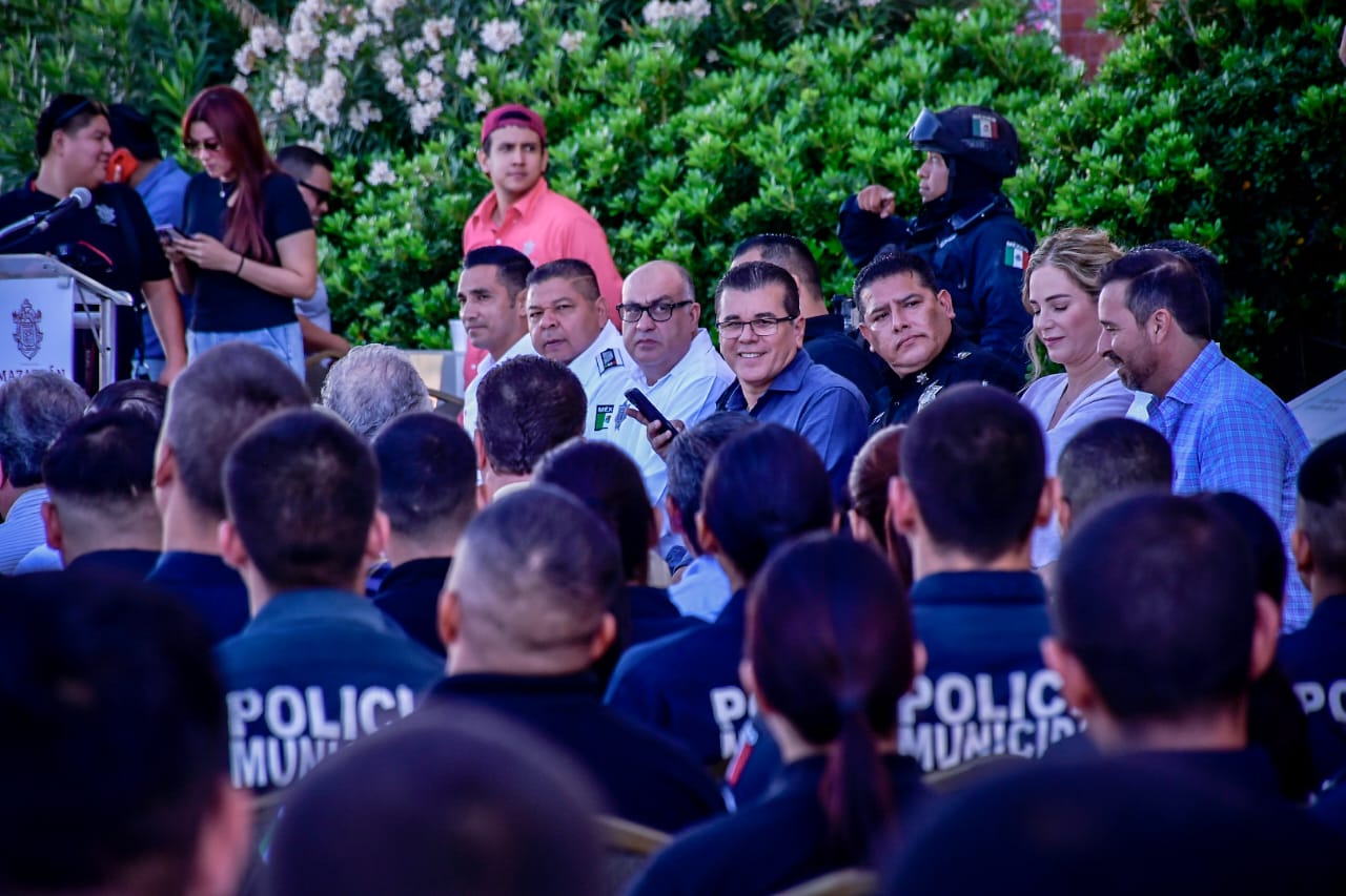 - ”Que las familias salgan con tranquilidad a las calles y que los turistas visiten a un Mazatlán más seguro, es lo que queremos con los nuevos cadetes”; Edgar González, Alcalde de Mazatlán.