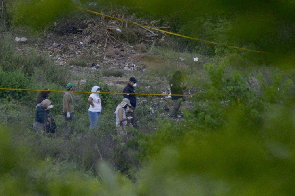 -	Un nuevo documental de la BBC explora los hechos e investigaciones en torno a la desaparición de 43 estudiantes de Ayotzinapa, México, y habla con los familiares y testigos clave.