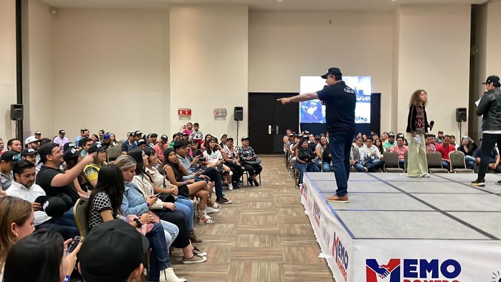 Durante el evento denominado “Jálate a Crecer”, el presidente de Gente de Corazón recordó que uno de sus amigos chef, realiza hasta mil veces un mismo platillo hasta conseguir el resultado que esperan. 