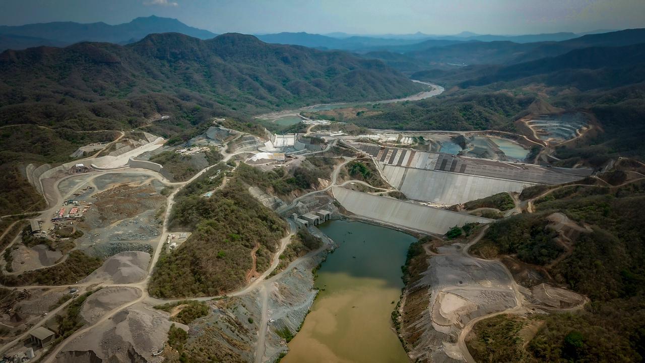 -	En la construcción de esta presa se invirtieron 10 mil millones de pesos y se concluyó luego de haber estado suspendida la obra por cinco años