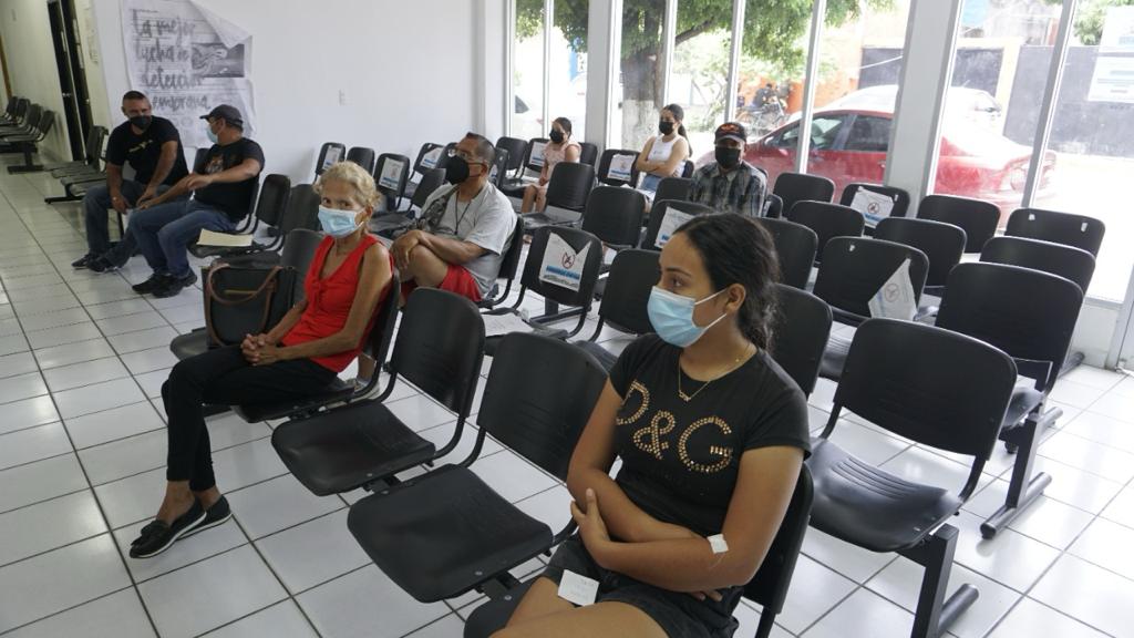 -	El doctor Abel Zatarain recomendó abrigarse bien antes de salir a la calle y de preferencia no consumir alimentos preparados en la calle para evitar infecciones en vías respiratorias y problemas digestivas por los excesos en las fiestas.
