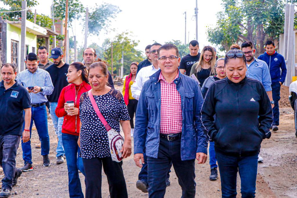 -	El Alcalde, Edgar González, luego del recorrido realizado por el asentamiento dijo que instalará alumbrado público, limpieza de calles e introducción de drenaje a viviendas que carecen de estos servicios.
