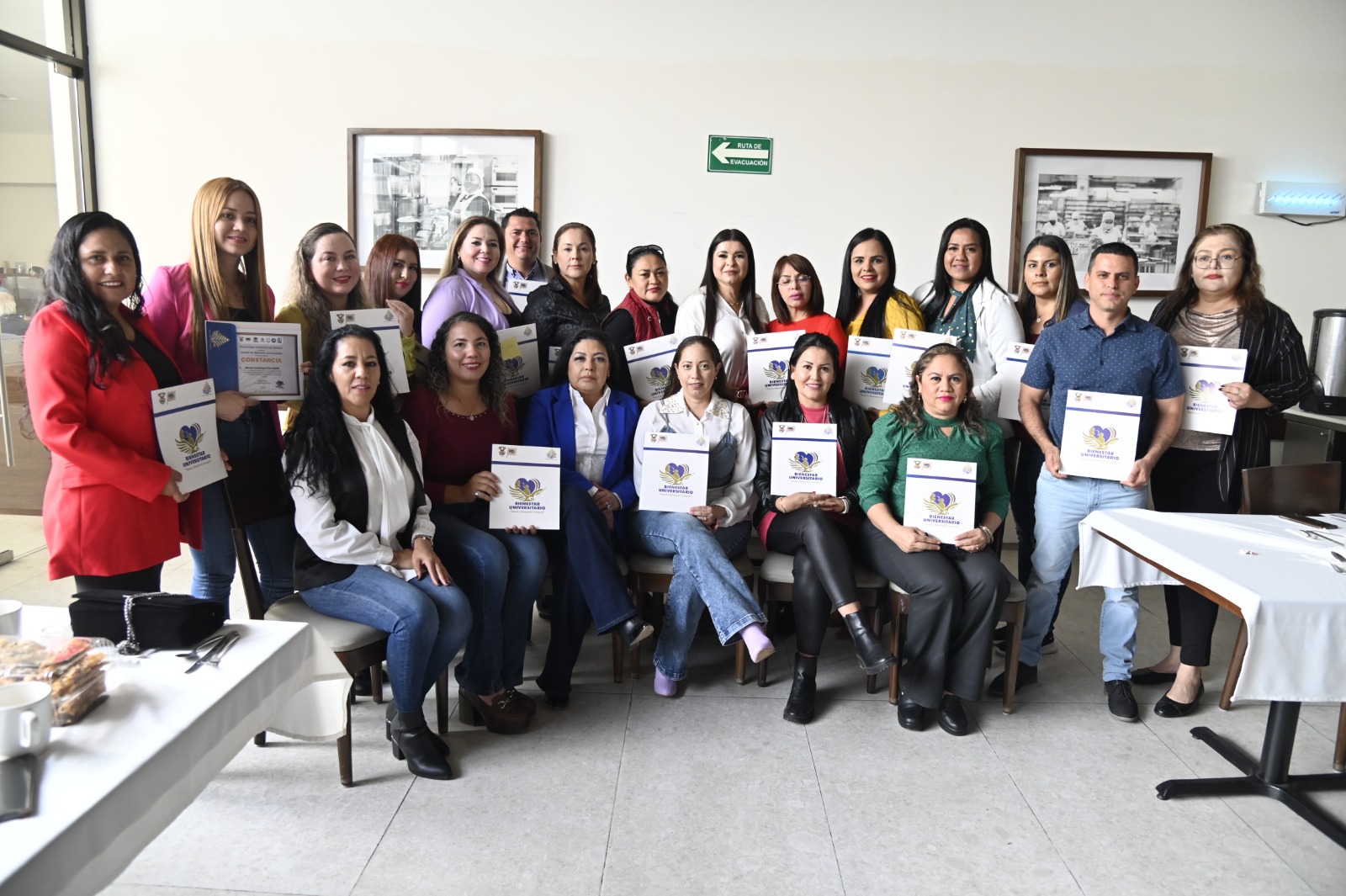 Como agradecimiento de la ardua labor que se ha desempeñado durante la coordinación del Programa de Estrategia Nacional de Salud Escolar (PENSE), la Unidad de Bienestar Universitario (UBU) de la Universidad Autónoma de Sinaloa (UAS) hizo entrega de reconocimientos a quienes hacen posible el desarrollo exitoso de este programa en todas las escuelas de nivel superior y medio superior de las cuatro unidades regionales.