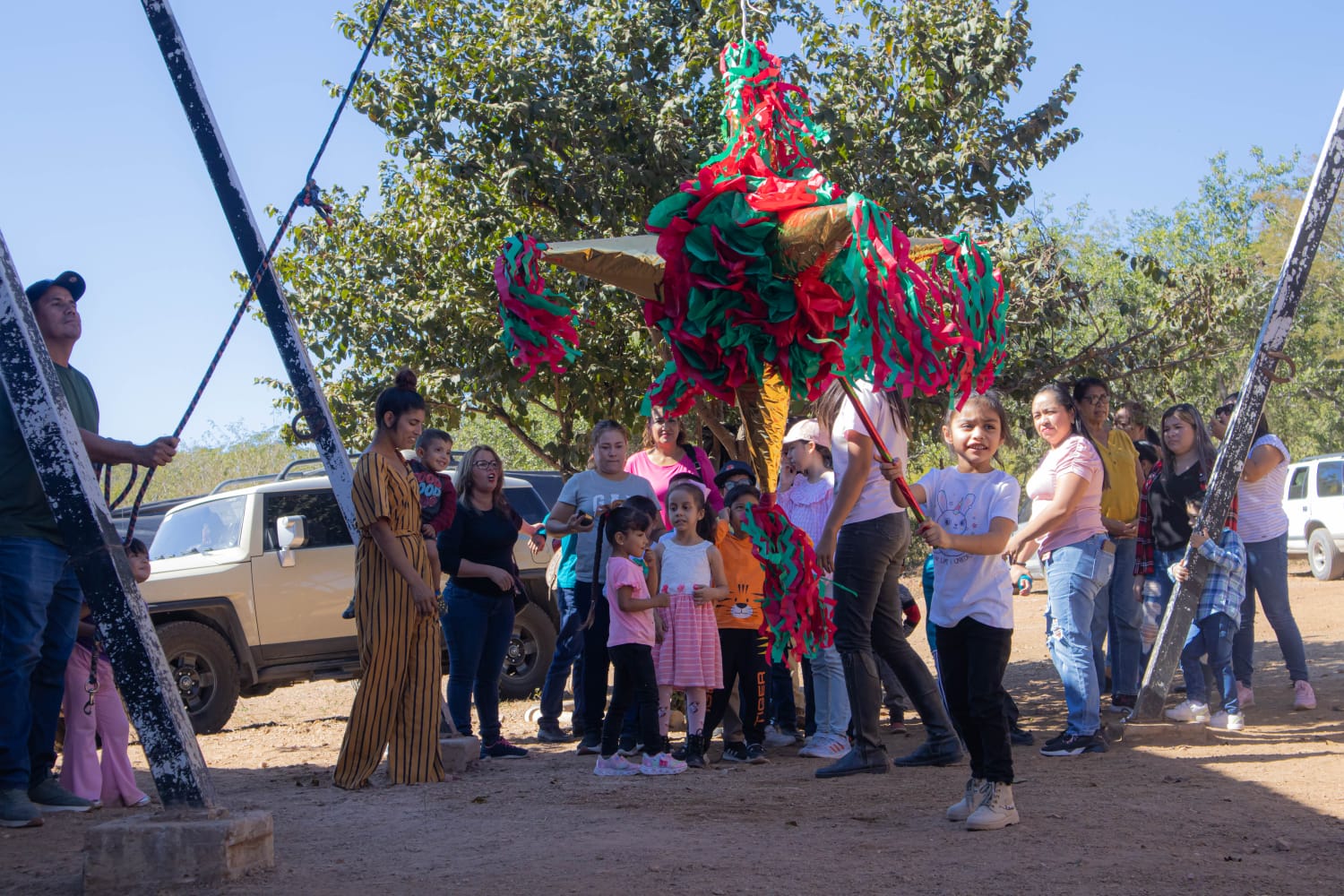 Una mañana llena de alegría fue la que vivieron chicos y grandes durante la posada de los niños de Apapacho Ecuestre, en el que participa Carlos Escobar. 