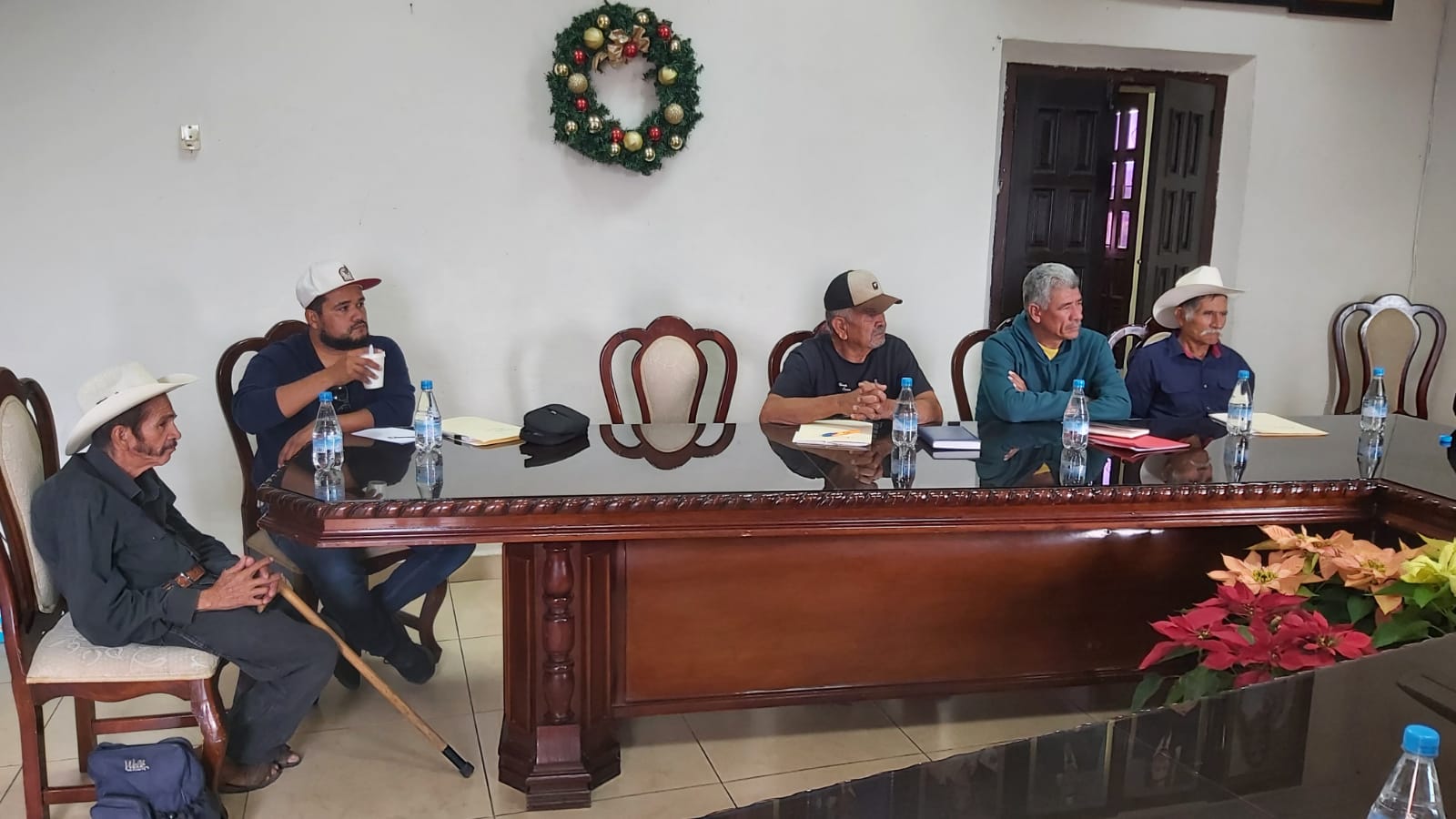 Personal del Instituto Nacional de Pueblos Indígenas (IMPI) visitó el municipio para atender la solicitud de las comunidades con identidad indígena que buscan ser incorporadas al Catálogo Nacional de Pueblos Indígenas que elabora la institución y será publicada en el Diario Oficial de la Federación.