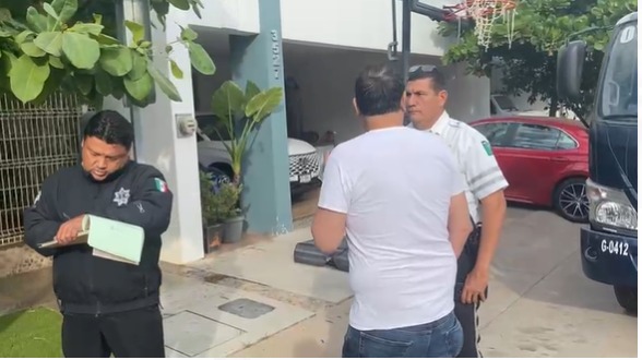 Y HABLANDO de encueractores y payasos. Ahora el aspirante a diputado federal y –de perdis ser reelecto en lo local- el humilde millonario líder social, el ínclito e intelectual caballero del buen decir, ciudadano don Serapio Joso Vargas Ramírez, trata de dar de que hablar, utilizando su característica estridencia.