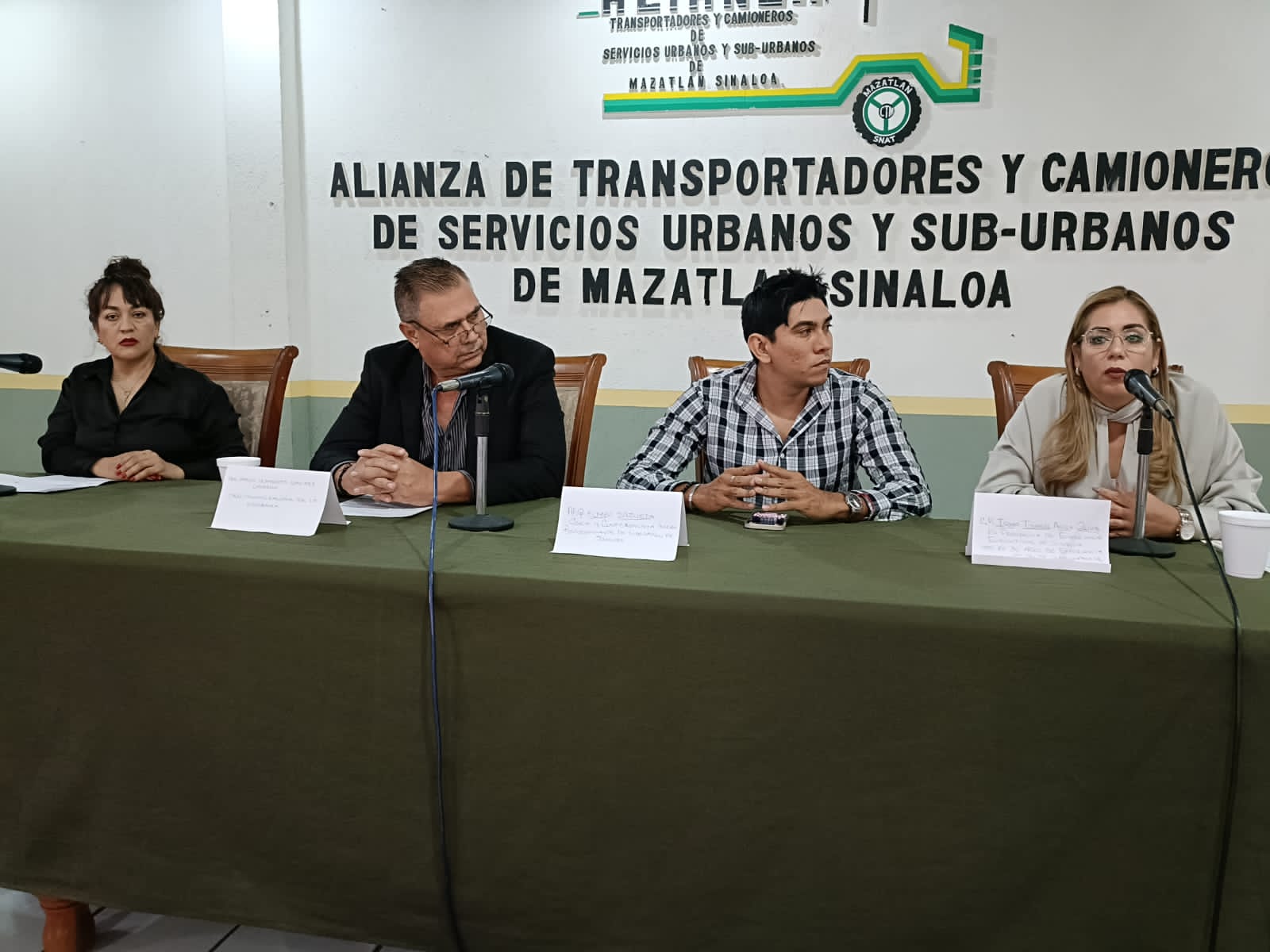 Exigieron la inclusión en las encuestas de elementos de Morena que realmente han trabajado en el territorio, tenido contacto con las bases del partido y ser aptas para los cargos a los que aspiran.