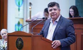 “Fue una metáfora, una expresión en sentido figurado”, declaró primero al borde de las lágrimas y luego colérico.