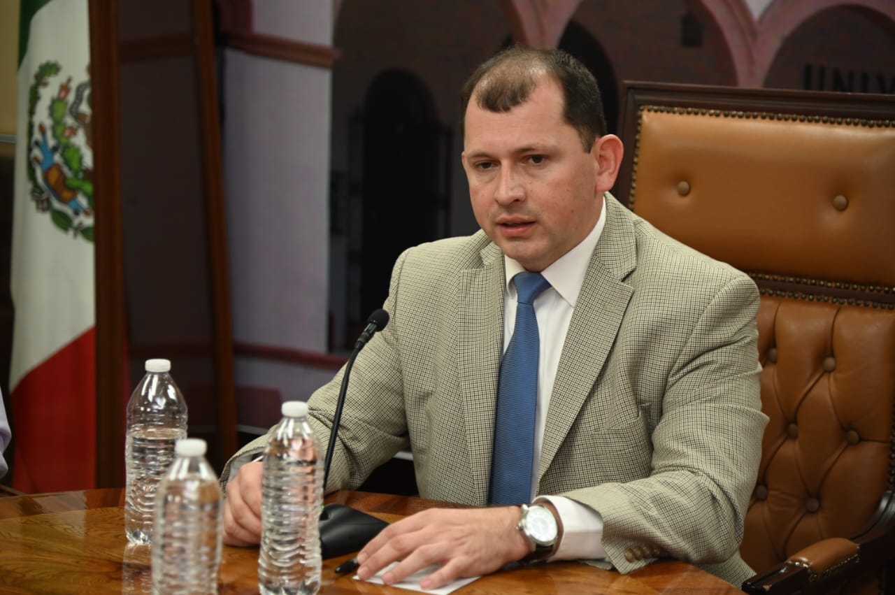 - El doctor Eleazar Angulo López rinde protesta como nuevo Secretario de Administración de la Nueva Universidad; sustituye a Marifeli Avendaño