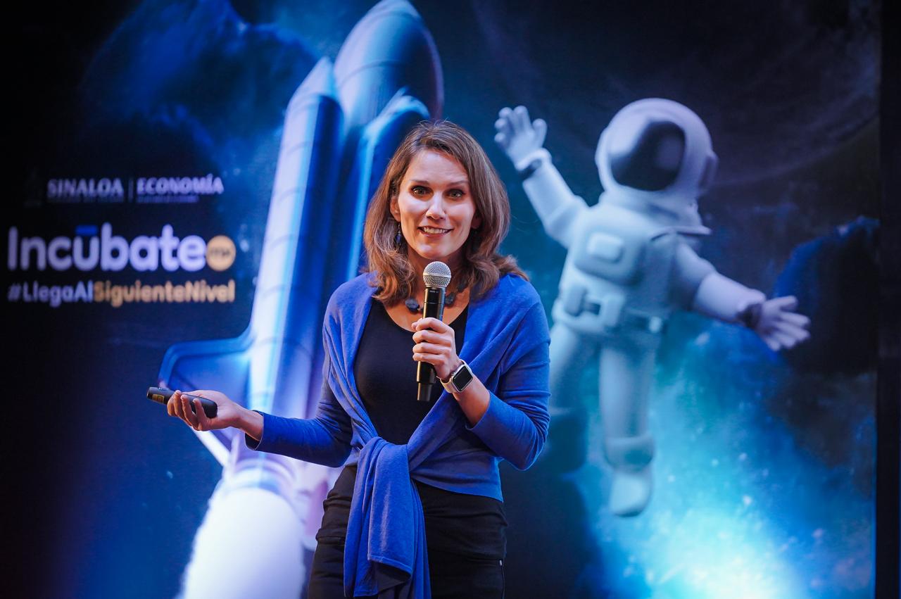 - A través de talleres, mentorías, conferencias, consultorías virtuales y networking, la Secretaría de Economía acompaña a emprendedores y MiPymes en su proceso de incubación para lograr su consolidación, profesionalización, crecimiento y permanencia en el mercado.