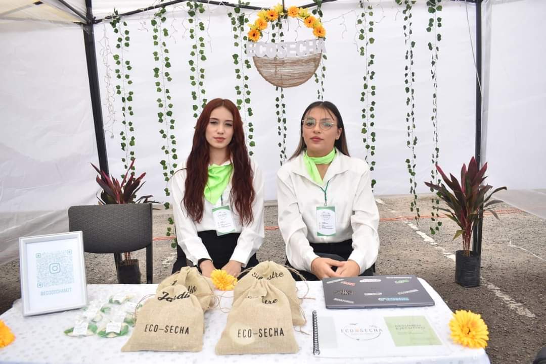 - Para fomentar la cultura emprendedora entre los estudiantes de la Facultad de Ciencias Sociales, se realizó la II Expo Negocios de la Licenciatura en Ciencias de la Comunicación, denominada: “Innovación Social”.