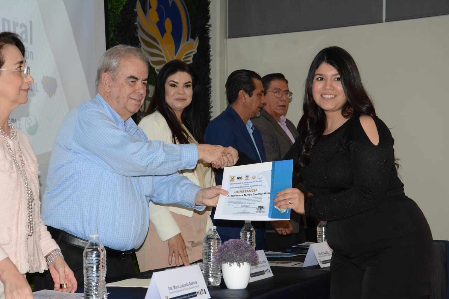 Con herramientas suficientes para llevar una vida plena, saludable y satisfactoria, 24 alumnos concluyeron satisfactoriamente la Segunda edición del Diplomado en Salud y Bienestar Integral, promovido por la Universidad Autónoma de Sinaloa (UAS), a través de la Unidad de Bienestar Universitario (UBU), en la idea de ofrecer una formación continua, profesional y humana.