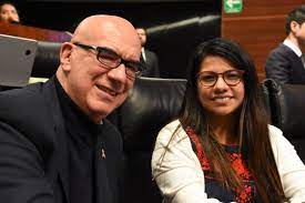 - Impugna la precandidatura de Jorge Álvarez Máynez. - Samuel y el dinero han secuestrado al partido, acusa. MC ya no ni movimiento ni ciudadano y le apuesta a perder señaló la senadora Indira Kempis Martínez.