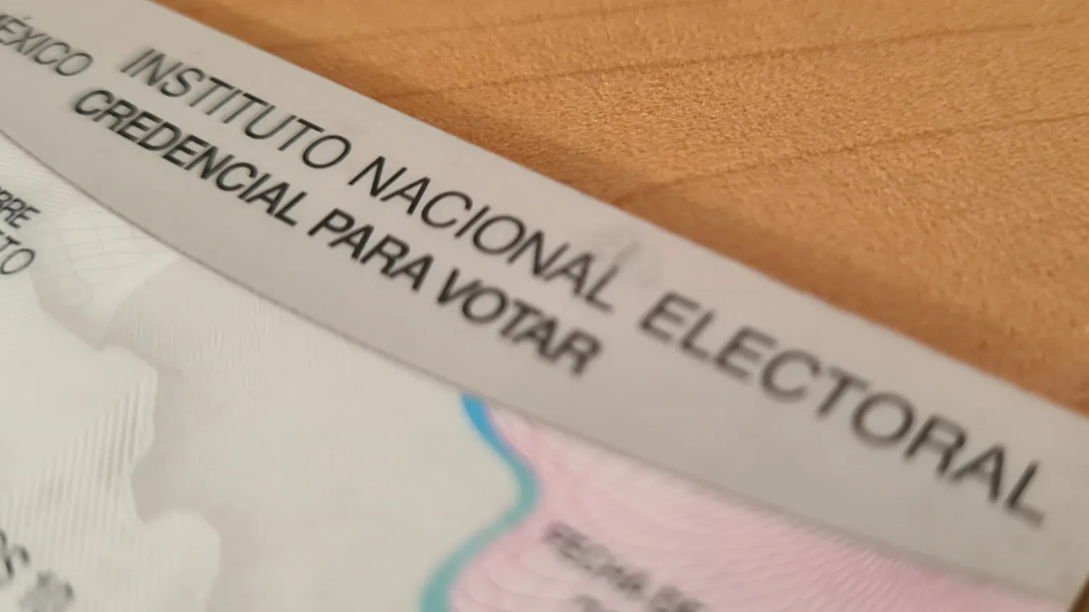 - El INE indicó que se atenderá a toda la ciudadanía que cumpla los requisitos y se encuentre en fila hasta las 24:00 h, si así fuera necesario. - No es necesario hacer cita.
