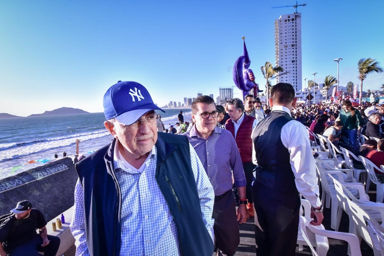 - El Carnaval Internacional de Mazatlán registra cifra histórica de asistentes: Rocha Moya - El Gobernador destacó que respalda al resto de los carnavales del estado, por su aporte al turismo y a la economía.