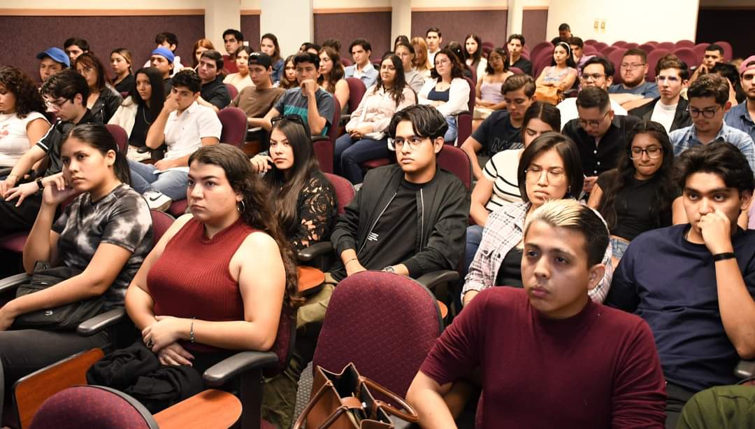 La Unidad Académica de Arquitectura Mazatlán de la Universidad Autónoma de Sinaloa (UAS), en conjunto con la Universidad de Guadalajara (UdG), unieron su fortaleza institucional estrechando lazos de colaboración, para proyectos futuros de academia e investigación.
