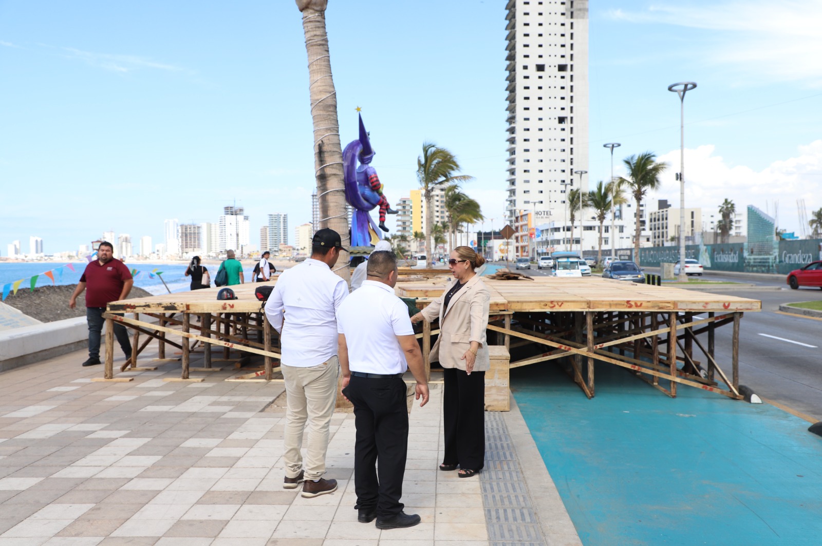 Personas con discapacidad y adultas mayores disfrutarán del primer desfile del Carnaval Mazatlán 2024 “Eclipse Barroco”, desde un espacio exclusivo que se instaló para ellas y ellos, junto al Monumento a la Pulmonía.