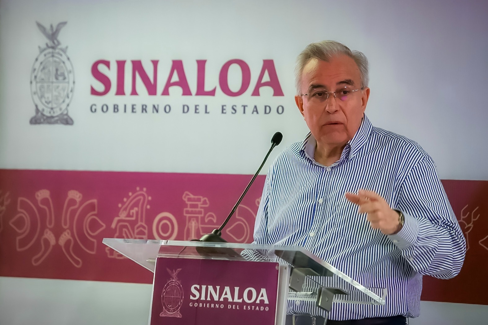El gobernador Rubén Rocha Moya dio a conocer que las 700 mil toneladas de maíz blanco que compró el Gobierno del Estado a pequeños productores de menos de 20 hectáreas, no estarán a la venta en el corto plazo, pues serán una reserva estratégica alimentaria de México, ya que se estima que la producción de maíz en el 2024 será del 50 por ciento menor con relación a la obtenida en el pasado ciclo agrícola.