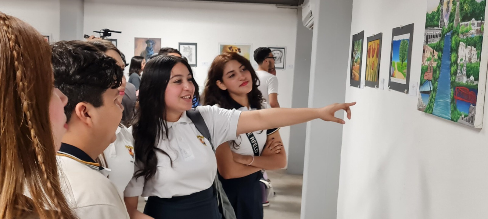 No solo con calidad en el aula, sino también con programas como Tutorías, la Cultura y el Deporte