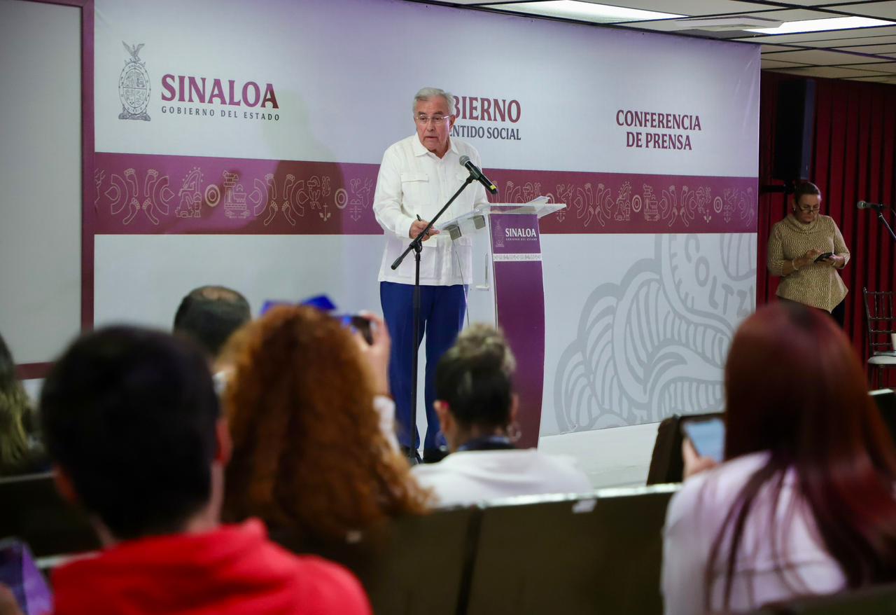 El gobernador Rubén Rocha Moya precisó que a la fecha ya se ha comprado su maíz a 23 mil productores que sembraron hasta 15 hectáreas, por lo que nadie puede afirmar que su gobierno está desatendido de los productores, y en los casos donde todavía haya productores que no hayan vendido su cosecha, dijo que una vez acreditado su volumen también se les comprará su maíz.