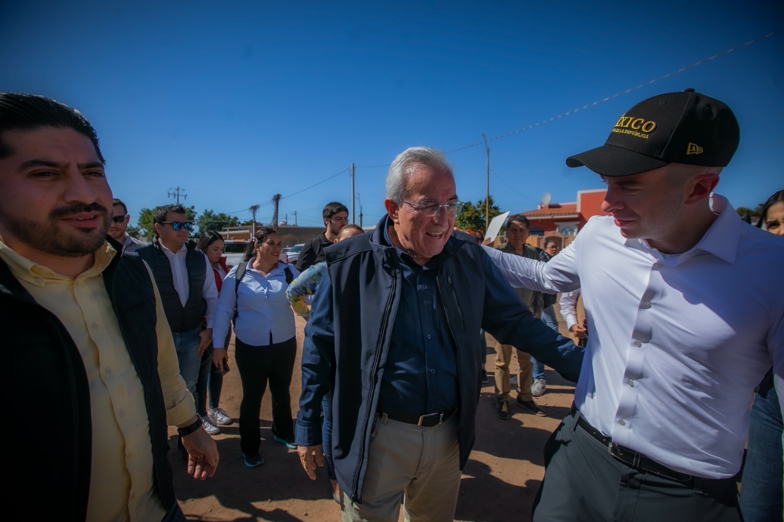 Sinaloa ya llegó a la meta de contar con 60 sucursales del Banco del Bienestar, las cuales ahora también funcionan como puntos de concentración para todos los programas de apoyo, llamados Comités de los Programas del Bienestar, donde los beneficiarios podrán solicitar información y registrarse para recibir las diferentes becas, como Adultos Mayores, Becas Benito Juárez, Jóvenes Construyendo el Futuro, Bienpesca, Madres Trabajadoras, Sembrando Vida, y Personas con Discapacidad, entre otros.