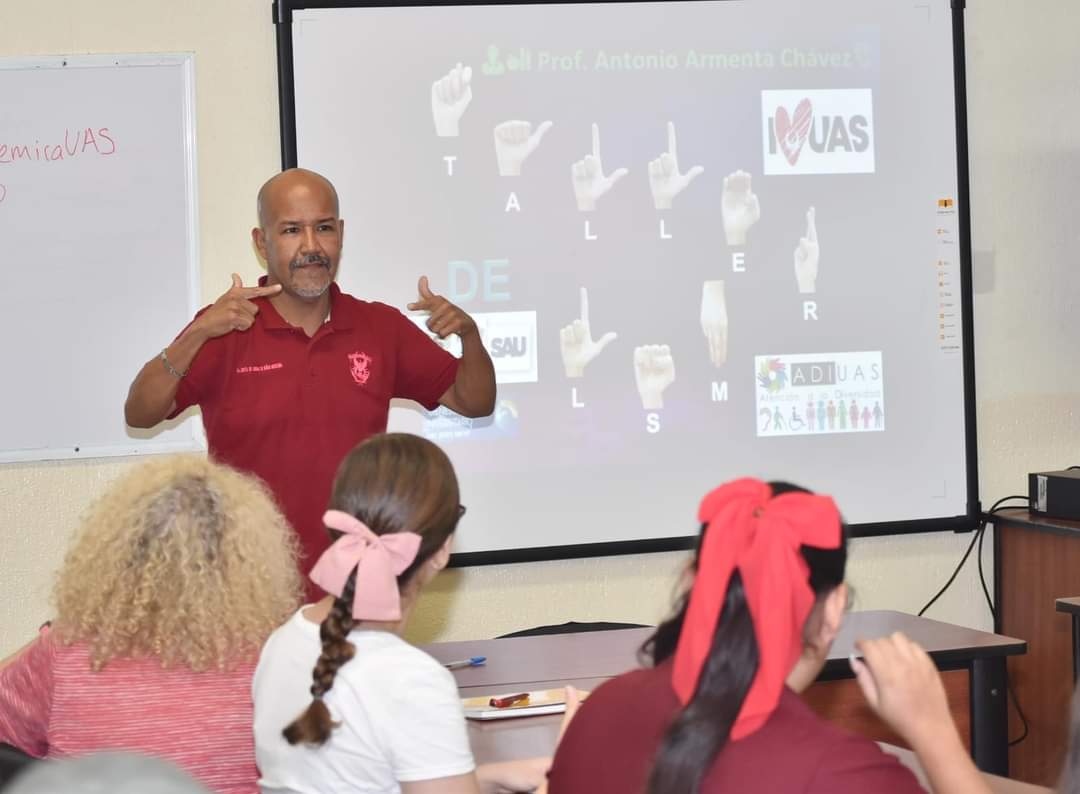 La Universidad Autónoma de Sinaloa (UAS), en la Unidad Regional Sur, a través del Programa de Atención a la Diversidad (ADIUAS), dio inicio a los cursos de lengua de señas mexicanas, servicio brindado a la ciudadanía para adquirir competencia comunicativa con la población con discapacidad auditiva.