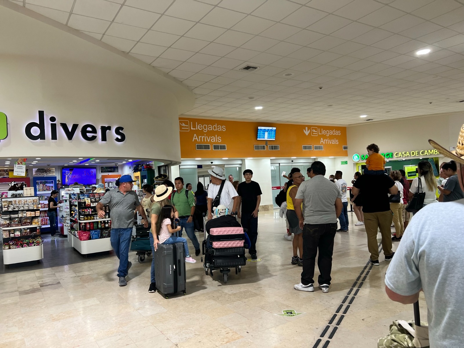 La Secretaria de Turismo del Estado, Estrella Palacios Domínguez, informó que durante el pasado mes de enero el flujo de pasajeros vía aérea aumentó un 17% respecto al mismo mes de 2023 cuando se movilizaron 133,787 frente a 156,456 de este 2024 en Mazatlán.