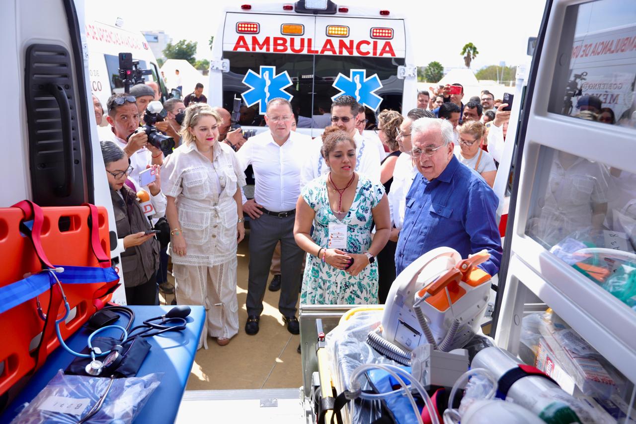 En el marco del Encuentro Nacional de Beneficencias Públicas e Instituciones Homólogas 2024, celebrado en Mazatlán, el gobernador Rubén Rocha Moya encabezó, junto con el director de la Administración del Patrimonio de la Beneficencia Pública, Adrián Benítez Ruiz, la entrega de 19 ambulancias equipadas para Sinaloa, así como más de 900 apoyos funcionales, entre ellos, actualizaciones de procesadores cocleares.