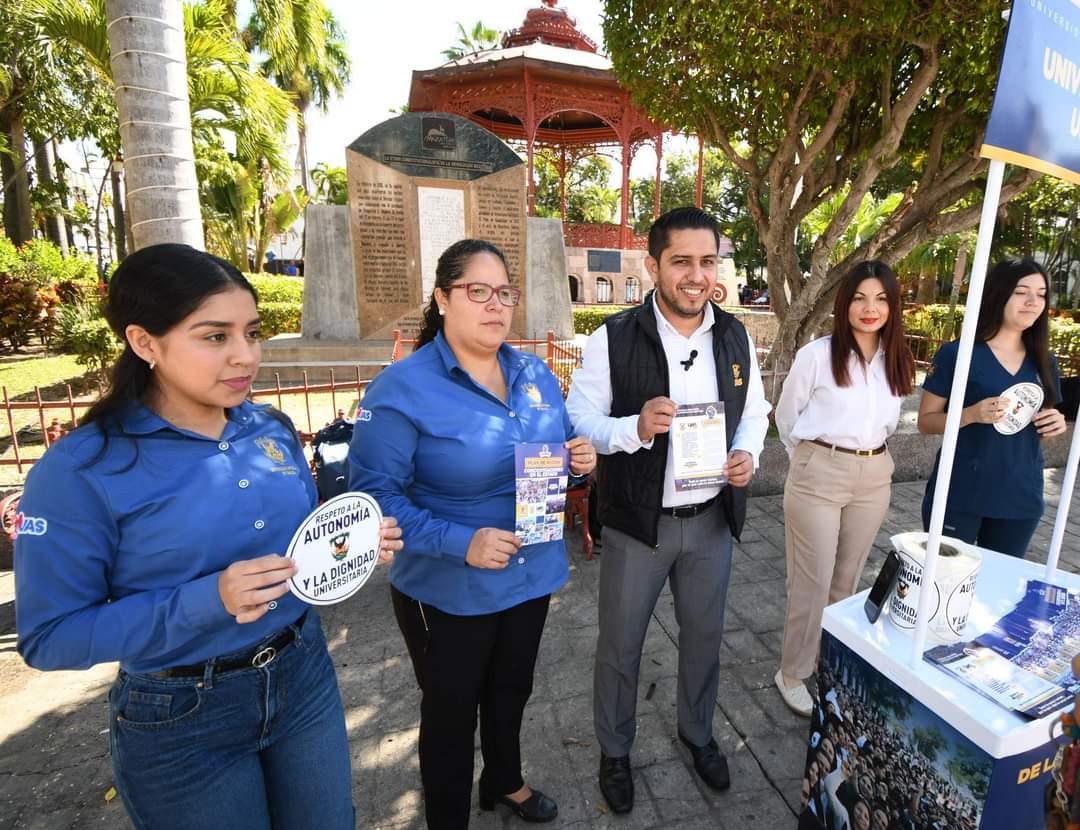 Para seguir fortaleciendo la autonomía universitaria, a nivel estatal se colocaron módulos informativos para que la ciudadanía conozca lo que acontece en la Universidad Autónoma de Sinaloa.