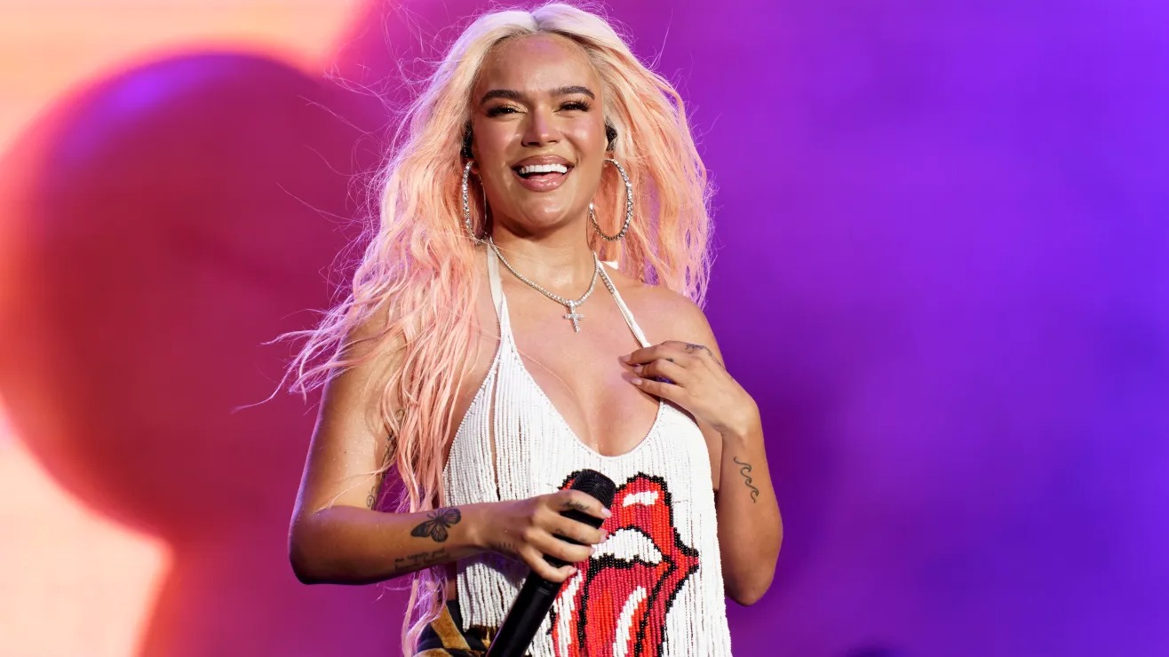 Karol G triunfó en la ceremonia del Premio Lo Nuestro. La cantante colombiana se alzó con nueve galardones en la edición 36 de los premios, que se celebraron este jueves en el Kaseya Center, en Miami.