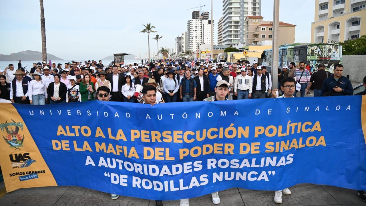 Como nunca en la historia de la Universidad Autónoma de Sinaloa (UAS) la comunidad rosalina se manifestó respetuosamente con una mega marcha de más de 20 mil universitarios en el segundo día de la visita al estado del Presidente de la República, Andrés Manuel López Obrador, que dio como resultado que se acordara establecer una mesa de diálogo con miras a resolver el conflicto de la Casa Rosalina con Gobierno del Estado.