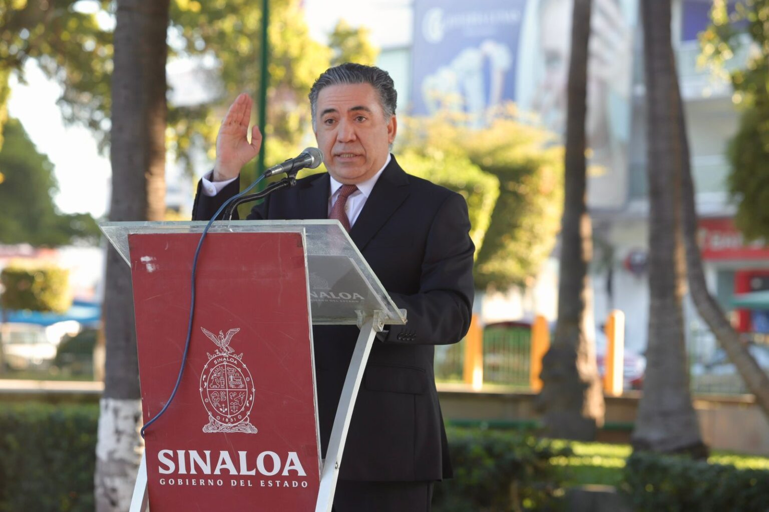 - Aunque no se define si será licencia o renuncia. - Lanza PRI estatal convocatoria para elegir candidatos a alcaldes y diputados. - Se ensaña la violencia contra transportistas. - A pesar de los abrazos, 238 homicidios en fin de semana.