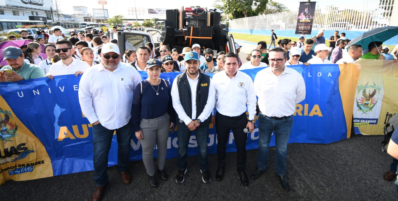 Exigiendo un alto a la persecución política y violación de la autonomía, un numeroso contingente de universitarios de la zona Sur, realizaron un plantón en las inmediaciones del edificio de vicerrectoría y el campus “Rodolfo Tuirán Gutiérrez”, de la Universidad Autónoma de Sinaloa.