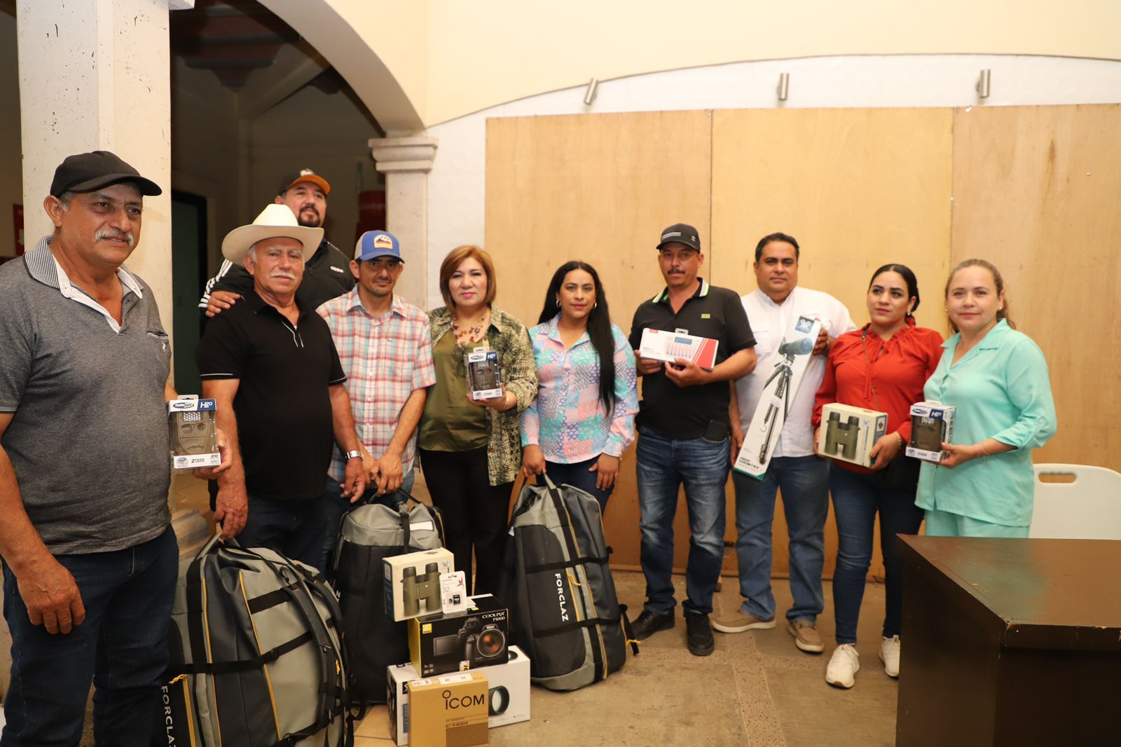 Los comités de vigilancia de Culiacán, Elota y Cosalá recibieron radios de comunicación, binoculares, telescopios, cámaras trampas y cámaras de fotografía