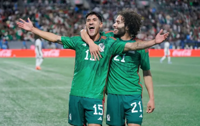- México se mantiene dentro de las 15 mejores selecciones del mundo al igual que Estados Unidos, que cayó un puesto tras el primer ránking del año
