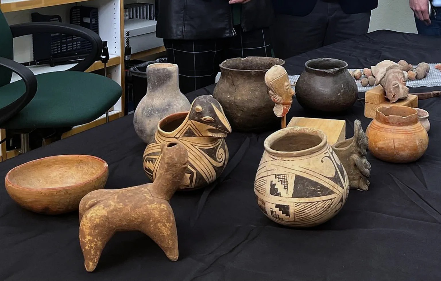 El Gobierno de México, a través del Consulado en Albuquerque, Estados Unidos, recibió 41 piezas arqueológicas de origen mexicano, entregadas voluntariamente por el Departamento de Asuntos Culturales (DAC) de Nuevo México.