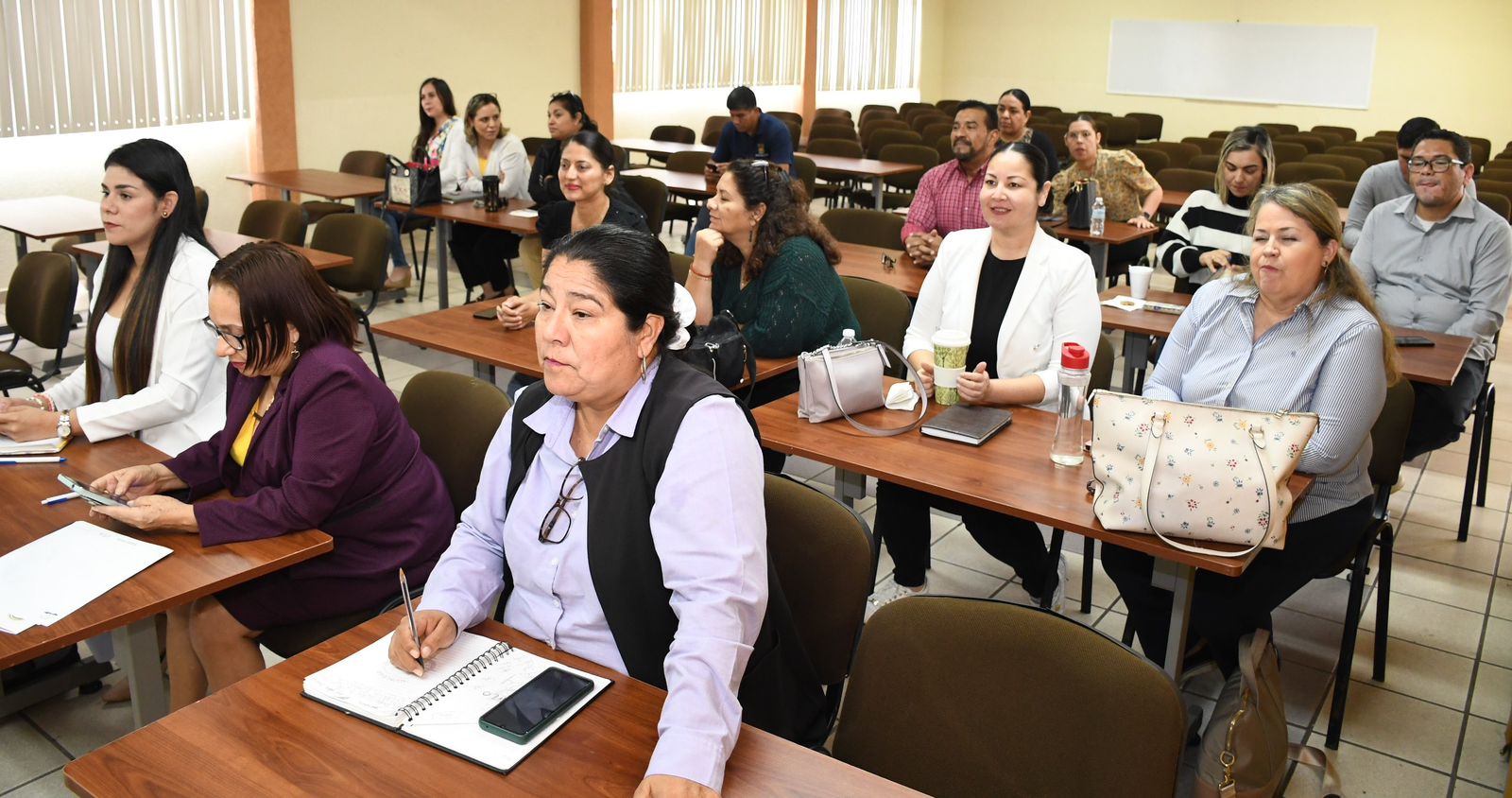 Con el objetivo de mantener la calidad académica, el Programa Institucional de Evaluación, Formación y Actualización Docente (PIEFAD) de la Universidad Autónoma de Sinaloa (UAS), llevó a cabo un taller para establecer procesos en el seguimiento de la formación docente, en la Torre Académica de la Unidad Regional Sur.