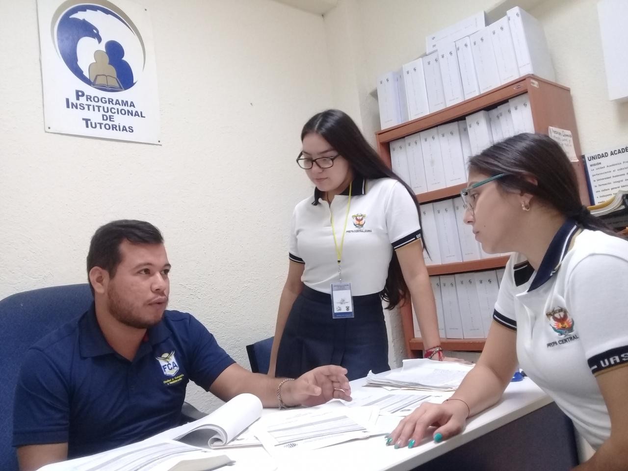 La Orientación Educativa en el nivel medio superior de la Universidad Autónoma de Sinaloa (UAS) desde más de tres décadas que se ha venido desarrollando ha tenido un importante aporte en los jóvenes, ya que con ella si bien se promueve el desarrollo de habilidades y aptitudes que permiten mejorar el rendimiento escolar y progreso en su trayectoria académica, también se incide significativamente a que no se dé el abandono escolar, destacó Rocío Medina Dorado.