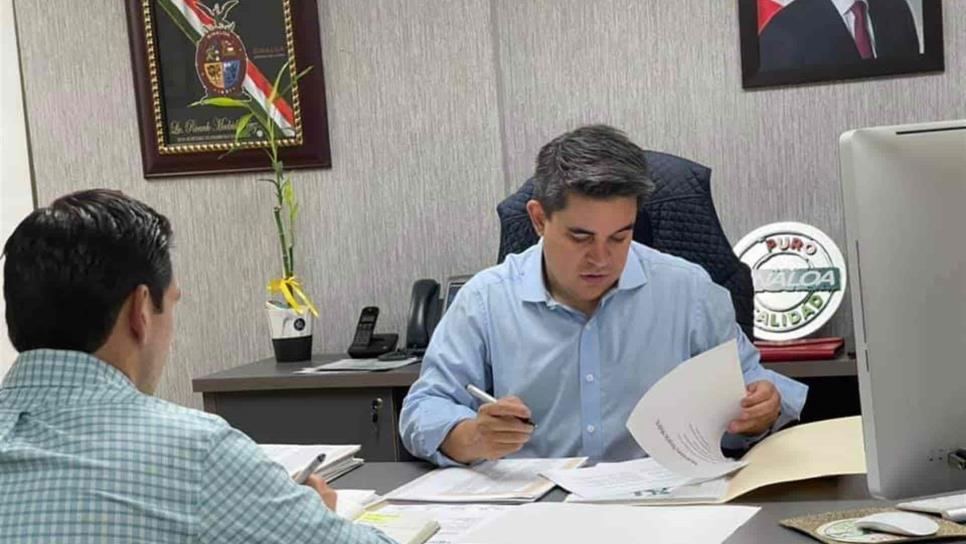 Pero como va de plurinominal, es decir de candidato zángano; el señor va a seguir cobrando en el Congreso porque la Ley se lo permite y porque no es necesario que haga campaña.