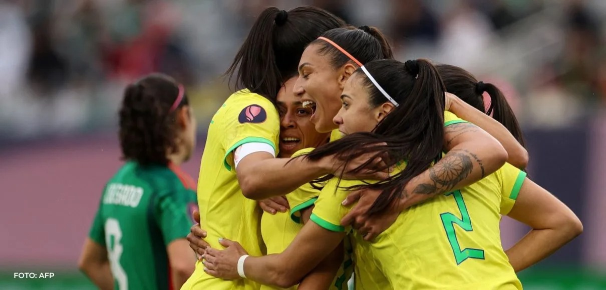 -	Brasil goleó por 3-0 a la de México en las semifinales y se convirtió en la primera finalista de la edición inaugural de la Copa Oro femenina