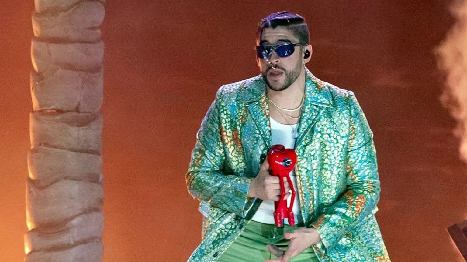 - ¡Arriba los latinos! Bad Bunny y Rita Moreno son los boricuas que se suman a la lista de presentadores en los Premios Oscar 2024, junto a más estrellas de Hollywood