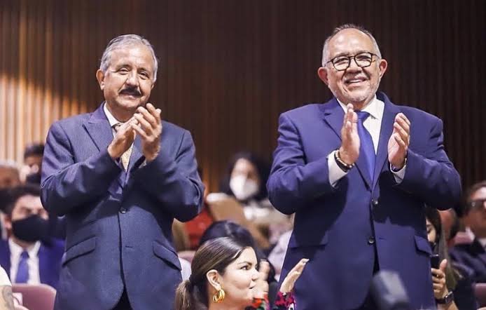 Primeramente, fuimos testigos fortuitos, de una reunión con el desaforado alcalde de Culiacán, Jesús Estrada Ferreiro, en el lugar de sus preferencias: La Fonda del Chalío.