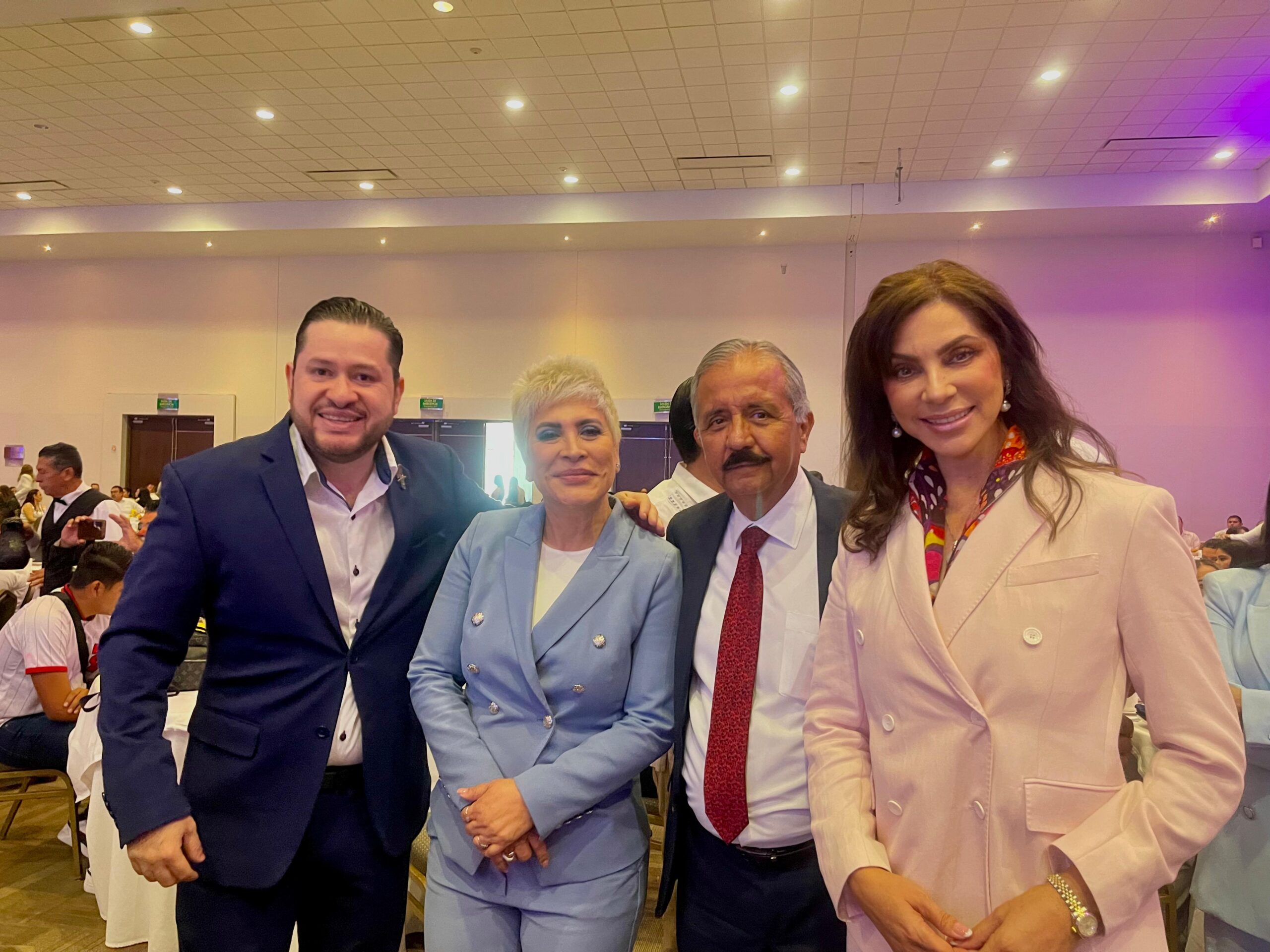 Los candidatos al Senado de la República por el Partido del Trabajo (PT), fueron invitados a la toma de protesta de Francisca Cazárez de Romero, como presidente de CANACO- Servytur Mazatlán.