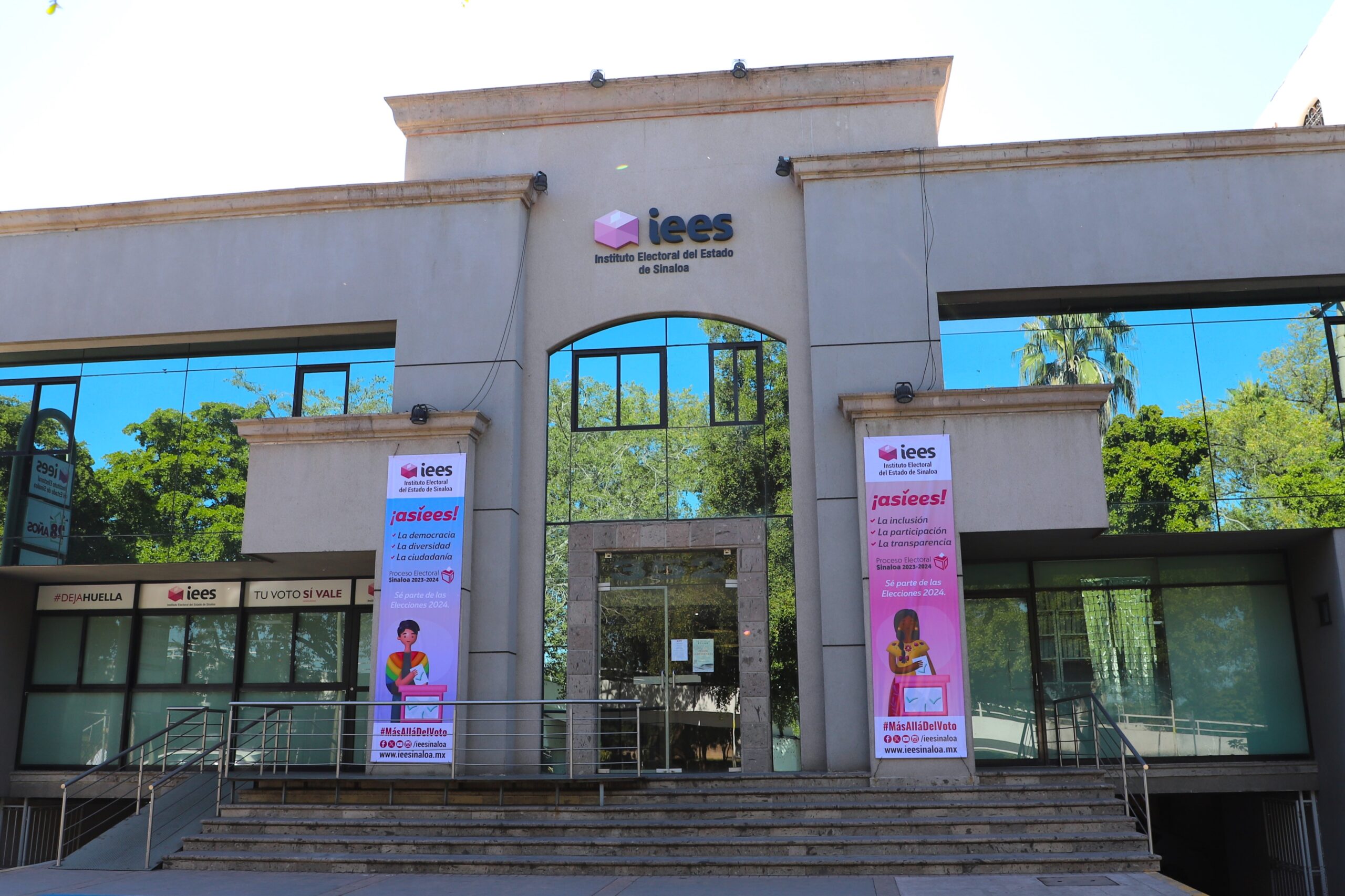 Los integrantes del Instituto Estatal Electoral de Sinaloa ya están contentos. Nada de dejar sus pequeños lujos para ahorrar sino llorar para que les suelten más recursos.