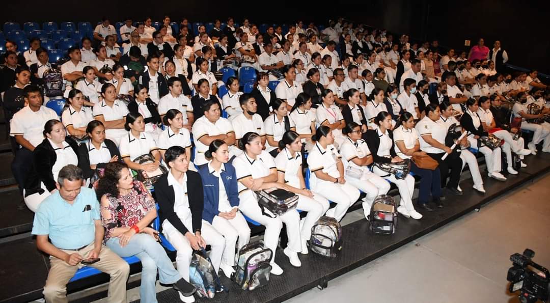 La Escuela Superior de Enfermería Mazatlán, en coordinación con la Dirección General de Educación Superior de la Universidad Autónoma de Sinaloa (UAS), inauguró los trabajos de la Jornada de Certificación en Tecnologías, con el propósito de seguir contribuyendo a la calidad de la formación educativa de sus estudiantes.