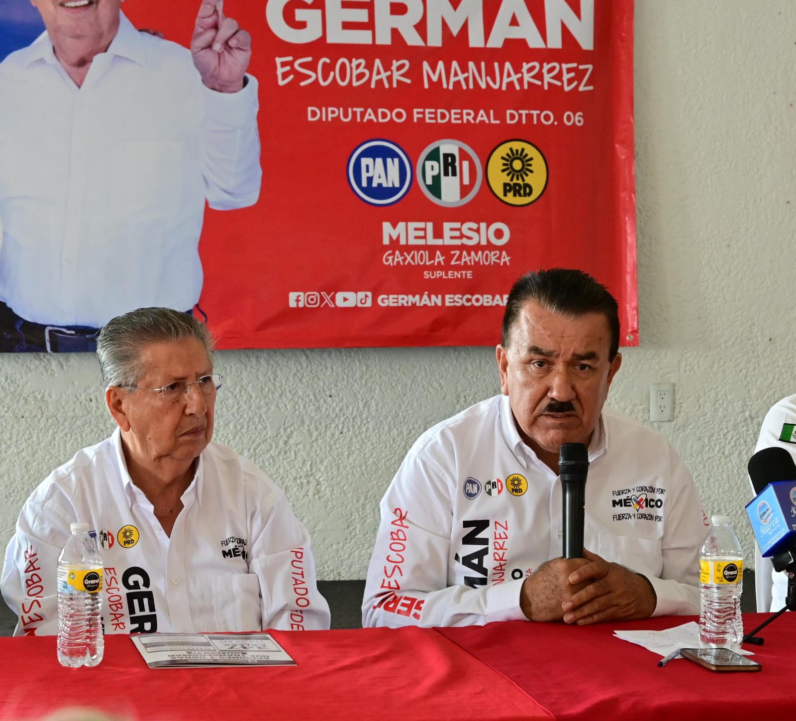 La agricultura en Sinaloa está a punto de desaparecer, no hay apoyos, aun y cuando el gobierno en turno diga que si los hay, advirtió el candidato a Diputado Federal de la Coalición Fuerza y Corazón por México, por el Distrito 06, Germán Escobar Manjarrez.