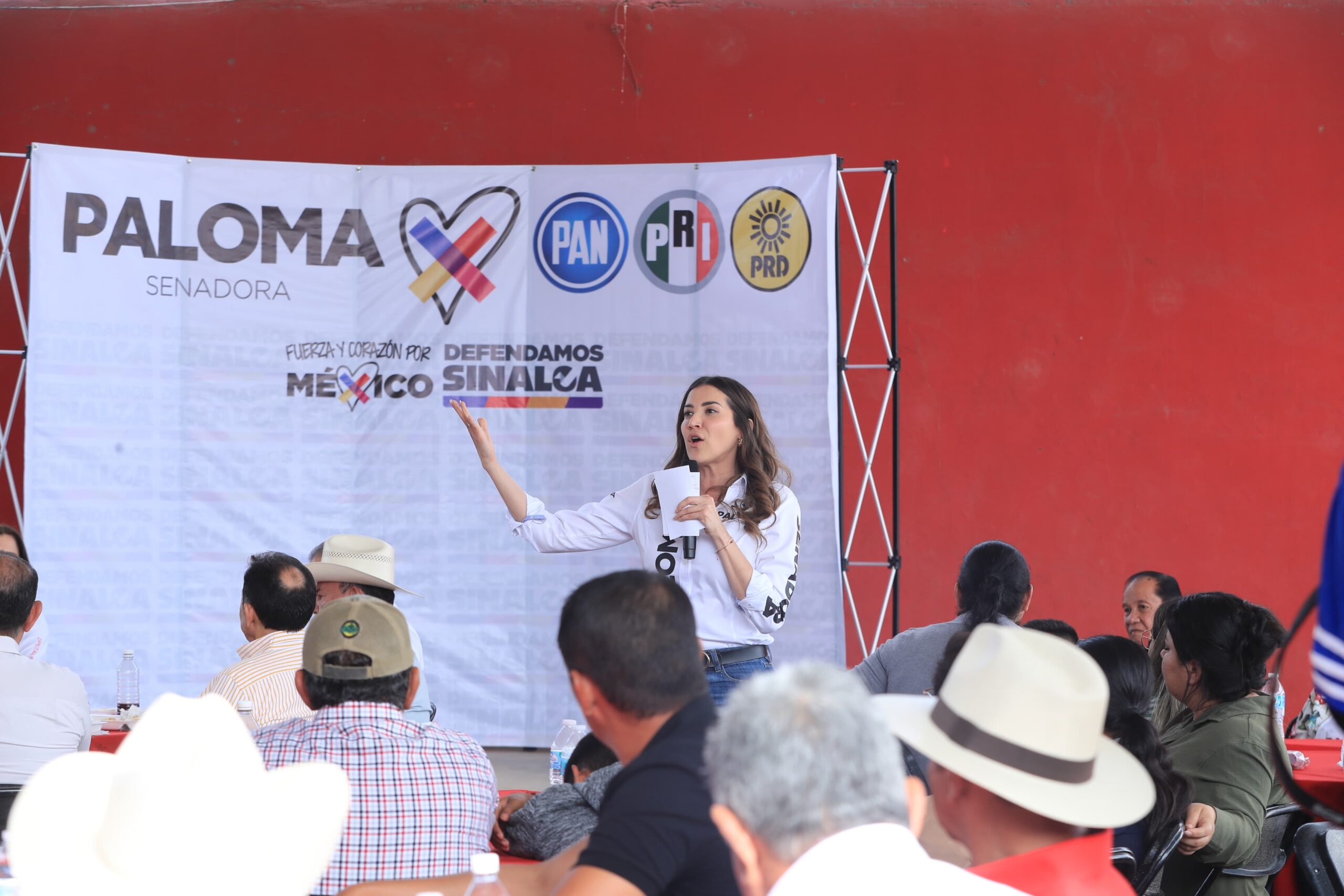 Ante productores sinaloenses de este municipio, Paloma Sánchez reiteró su compromiso de continuar, a su llegada al Senado, respaldando a este sector que ha sido uno de los más afectados por los gobiernos de Morena.