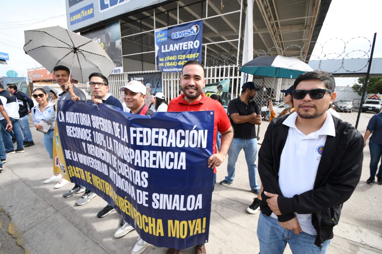 La Universidad Autónoma de Sinaloa (UAS) cumple con la transparencia y rendición de cuentas del ejercicio de los recursos públicos que le son asignados, de tal forma que en la Auditoria 1706 denominada “integral” se solventaron todas las observaciones y en la 1705 denominada “forense” se cuenta con 30 días para atender las observaciones, siendo éstas en su mayor parte al pago a personal jubilado que no cuenta con título o cédula.